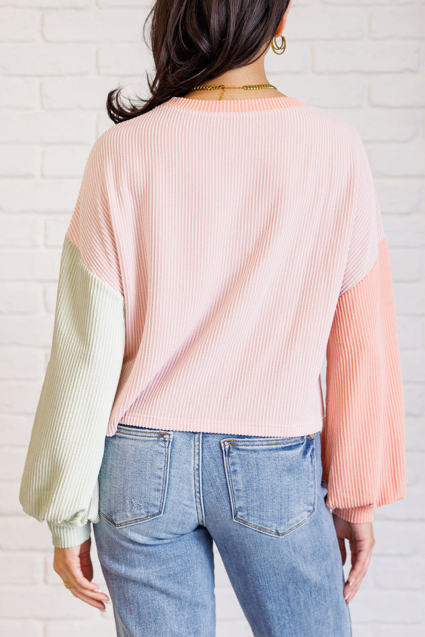 Top con bloques de color "Golpéame con tu mejor tiro" en multicolor