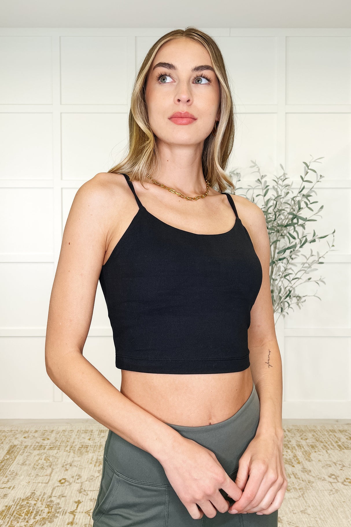 Camiseta de yoga caliente en negro
