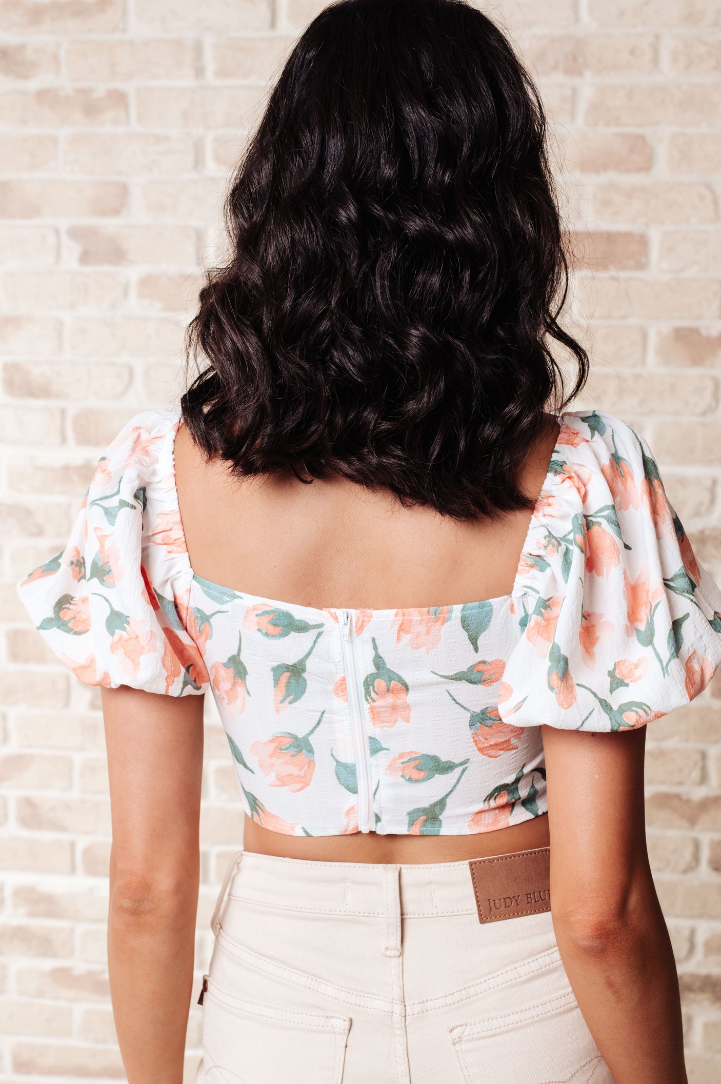 No pude resistirme a la blusa floral con cuello en V