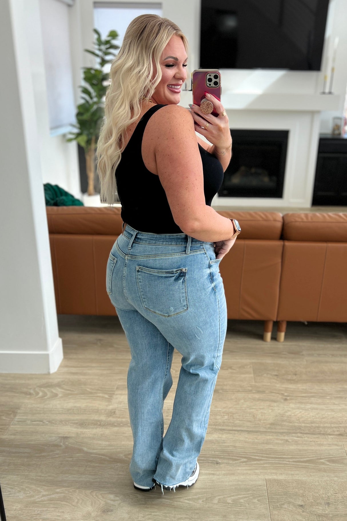 Jeans rectos de tiro alto con cintura en V delantera Mildred