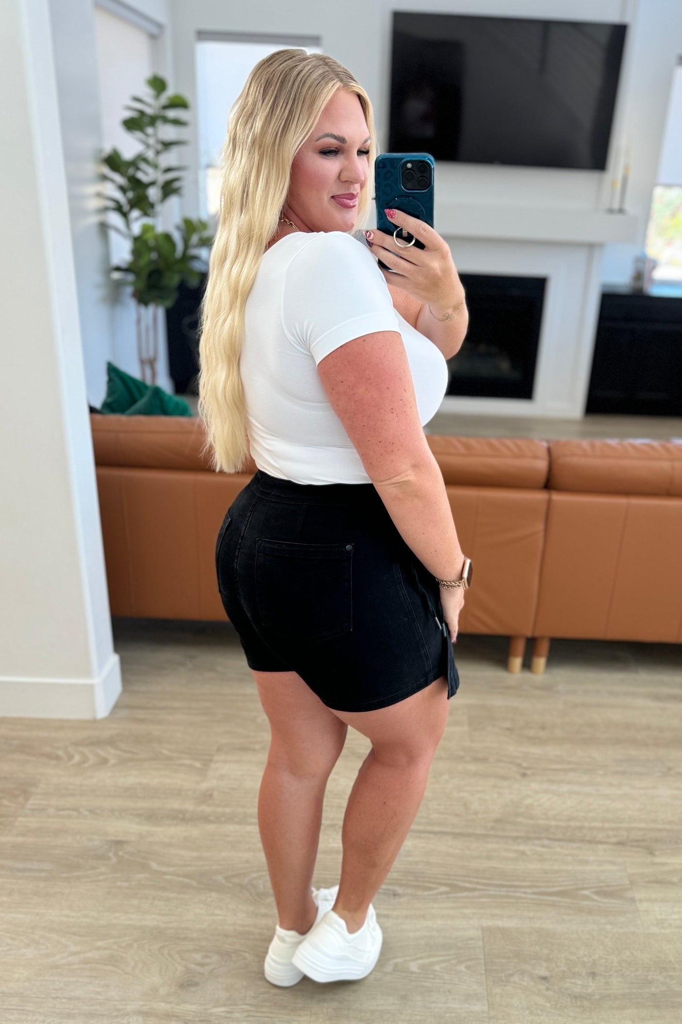 Falda pantalón vaquera Bentli de tiro alto con lazo lateral en negro