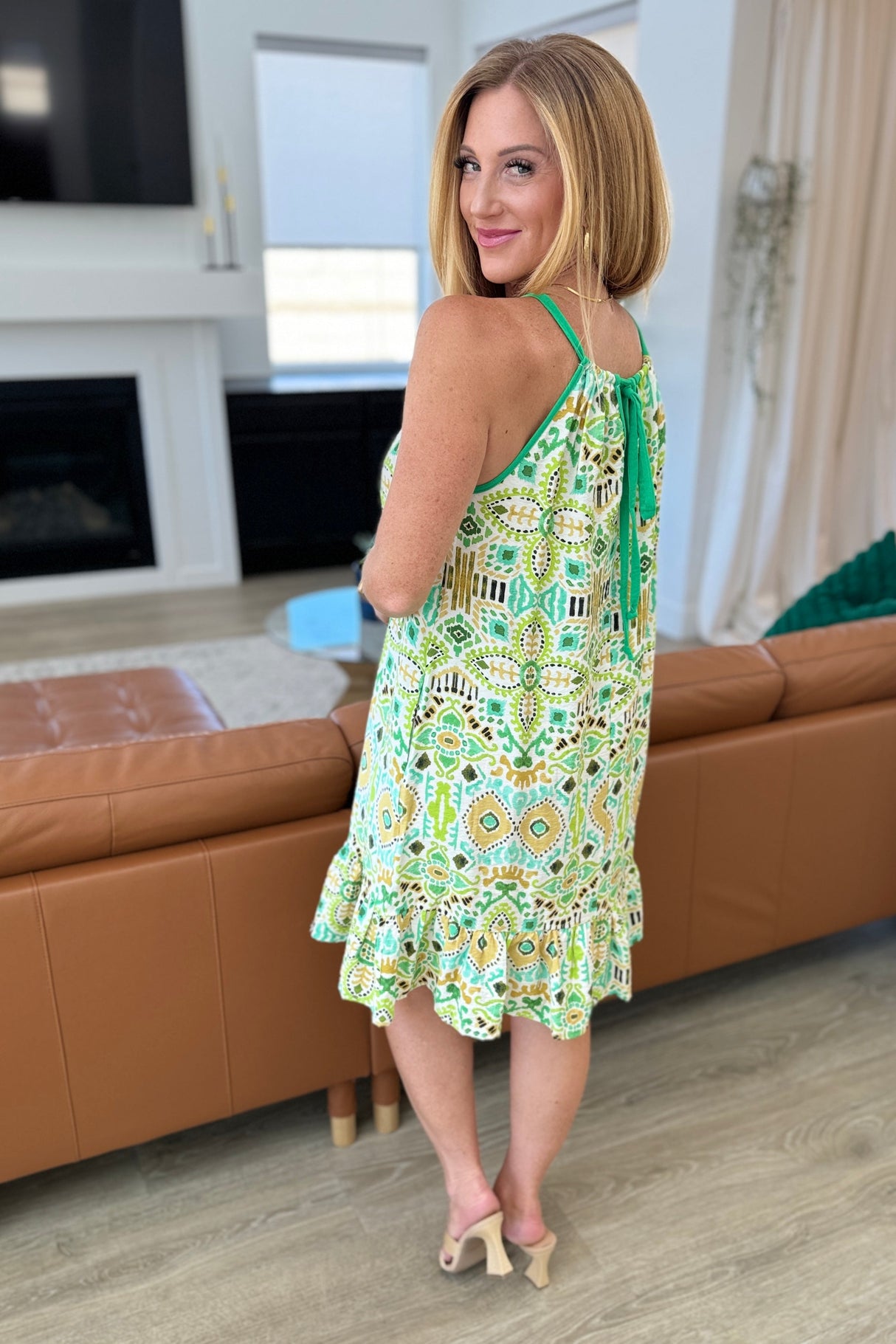 Vestido de tirantes color lima As You Walk On By