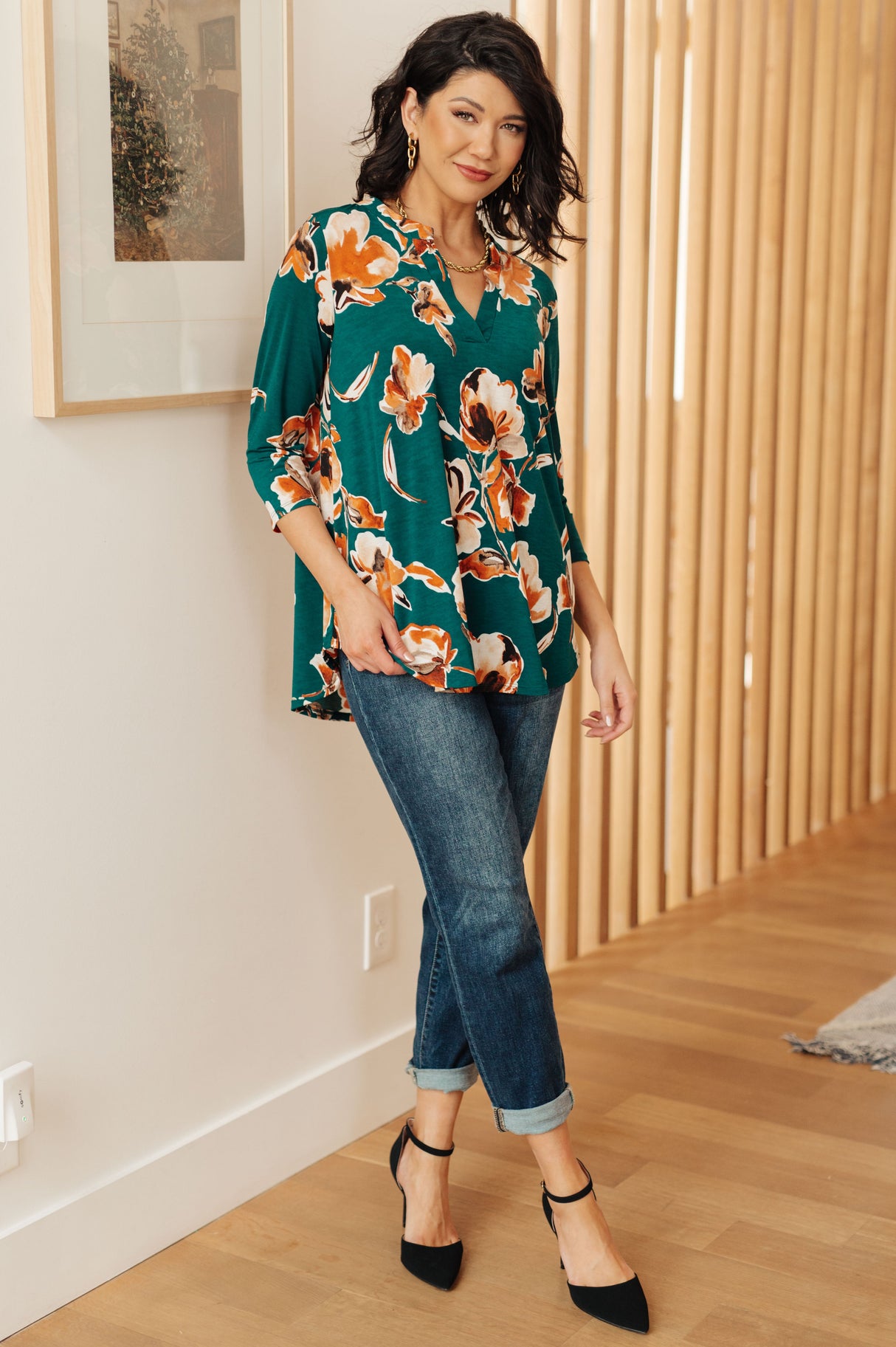 Top "Pienso diferente" con estampado floral verde azulado