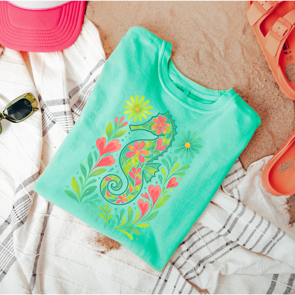 Camiseta con estampado floral de caballito de mar