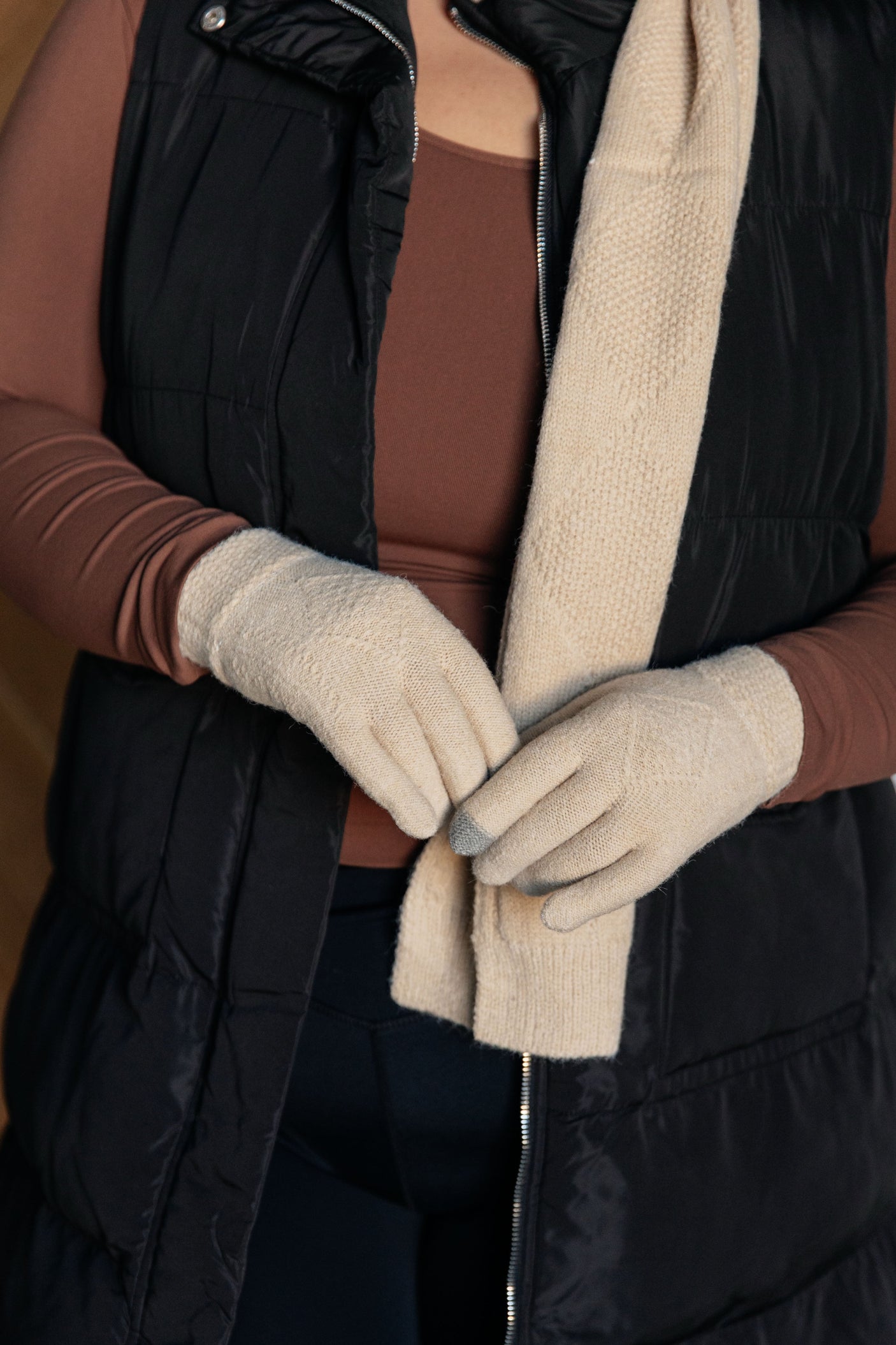 Conjunto de gorro, guantes y bufanda Jane Frost en beige