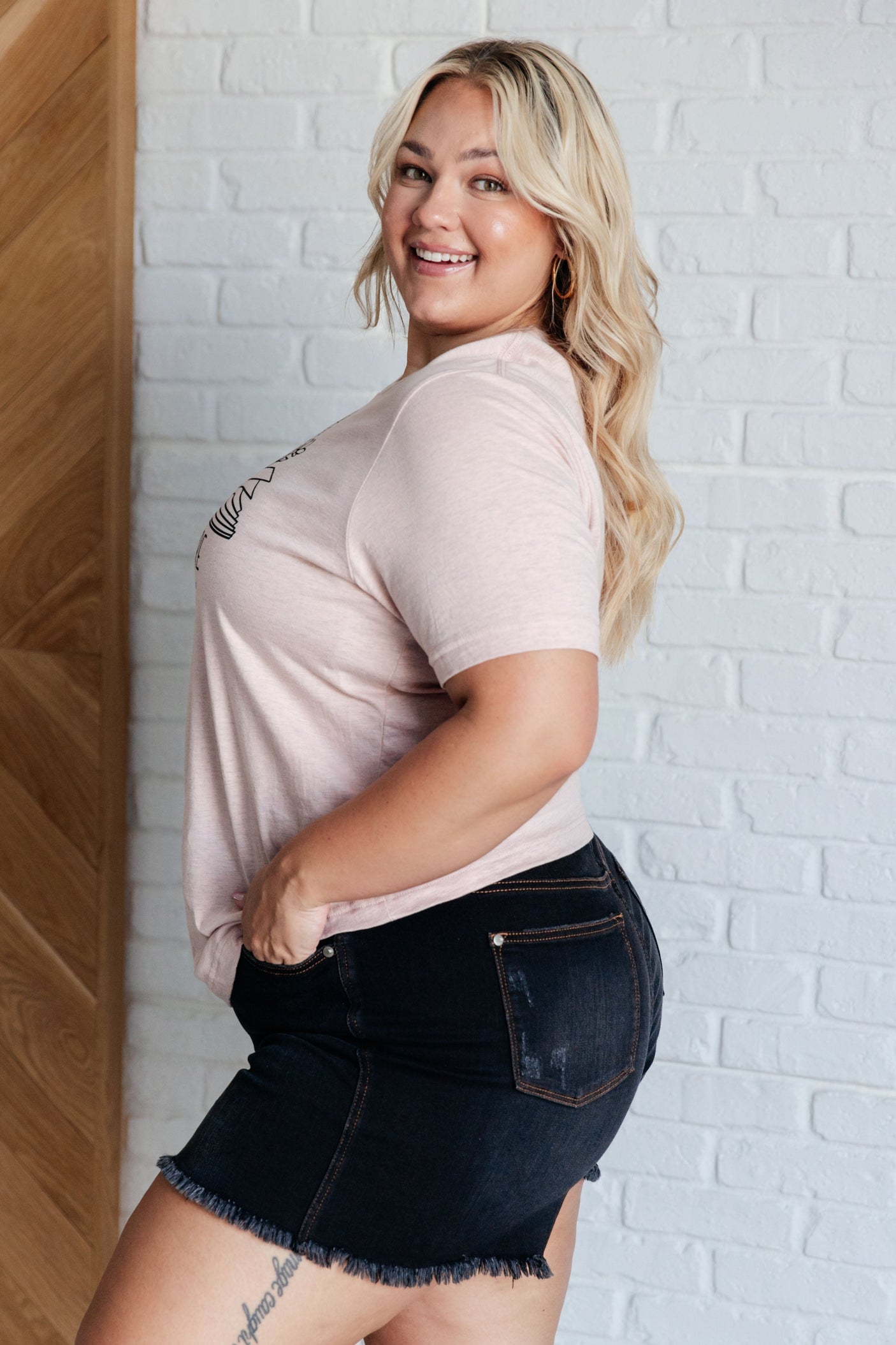 Camiseta gráfica "Solo un capítulo más"