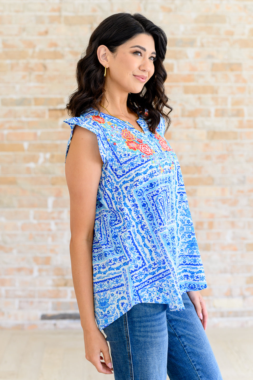 Top con cuello en V Keep Me Coming en color marfil real