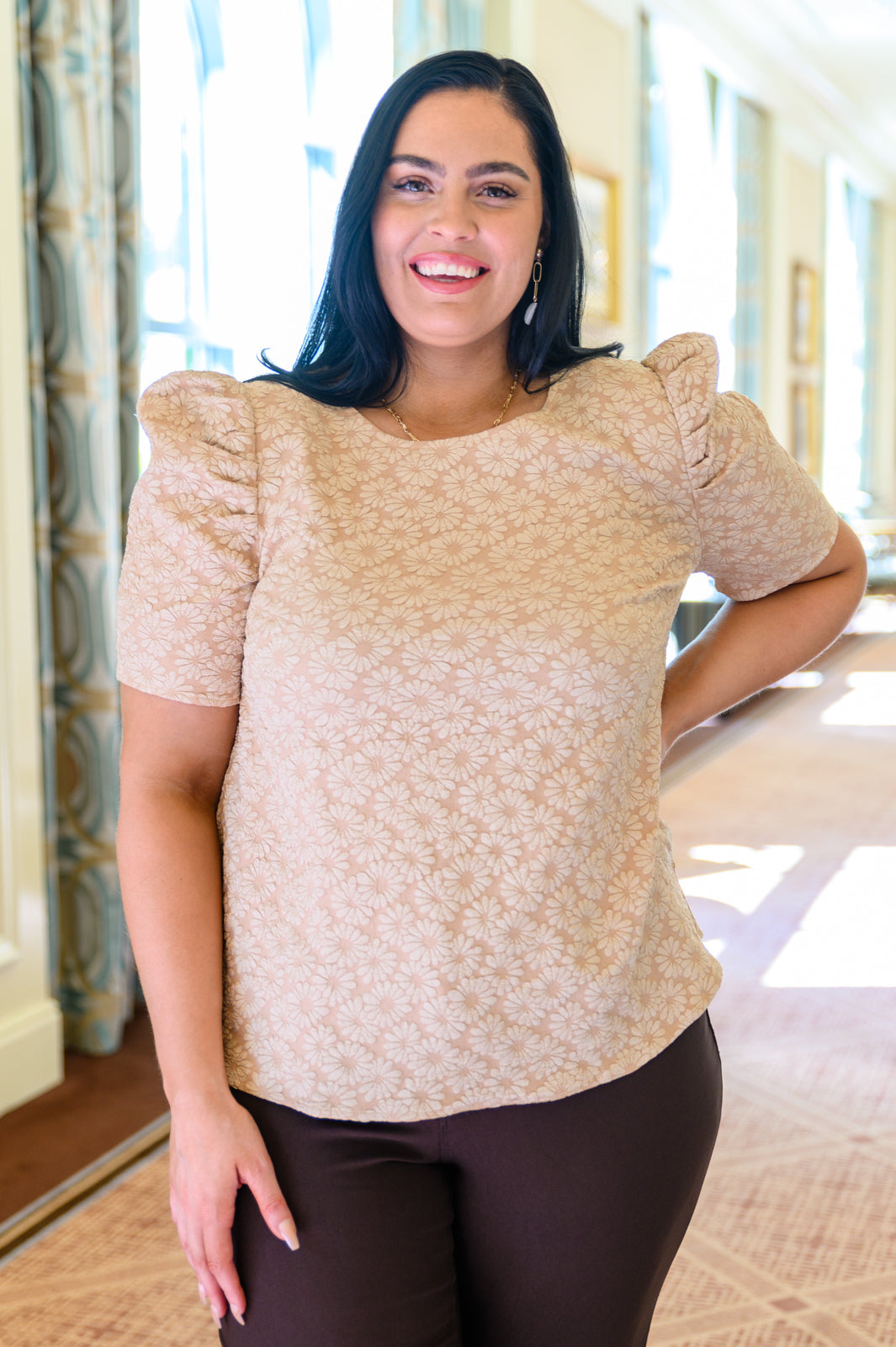Top Kelsi de manga abullonada con jacquard en color tostado
