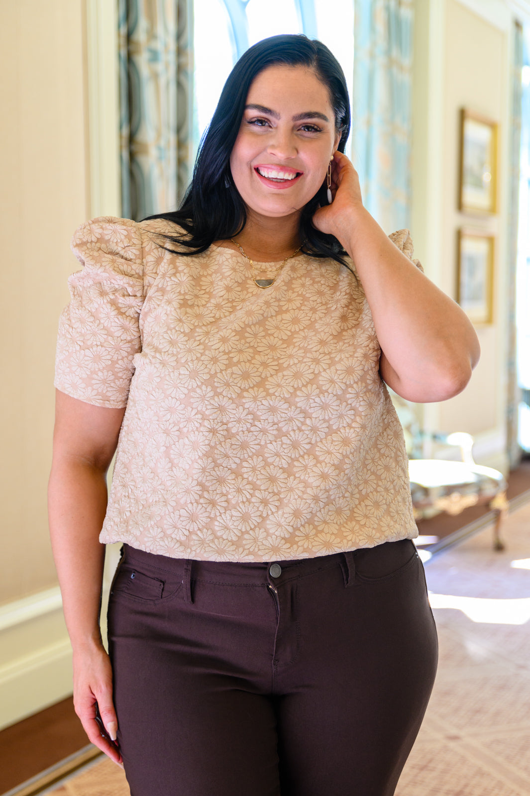 Top Kelsi de manga abullonada con jacquard en color tostado