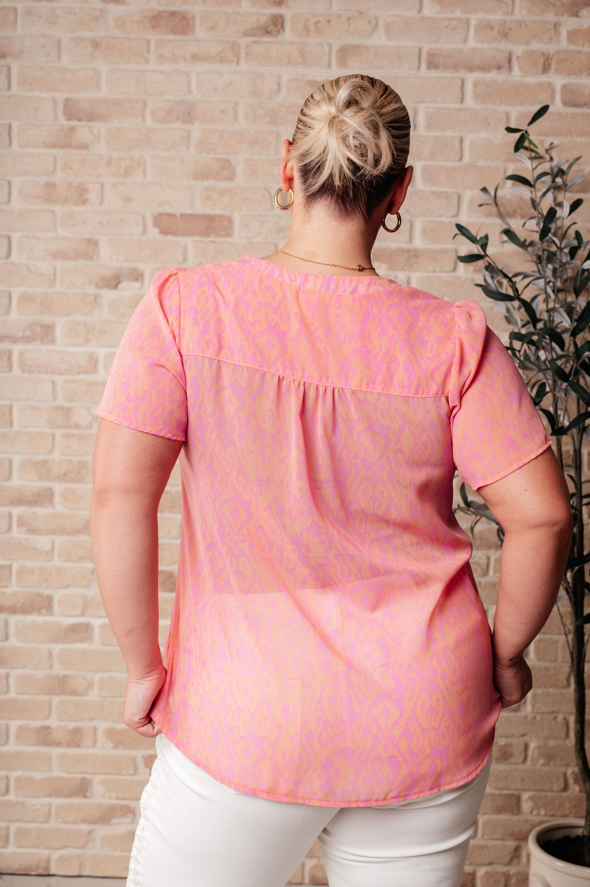 Blusa con escote chal "Déjame verte hacerlo" - 25/06/2024