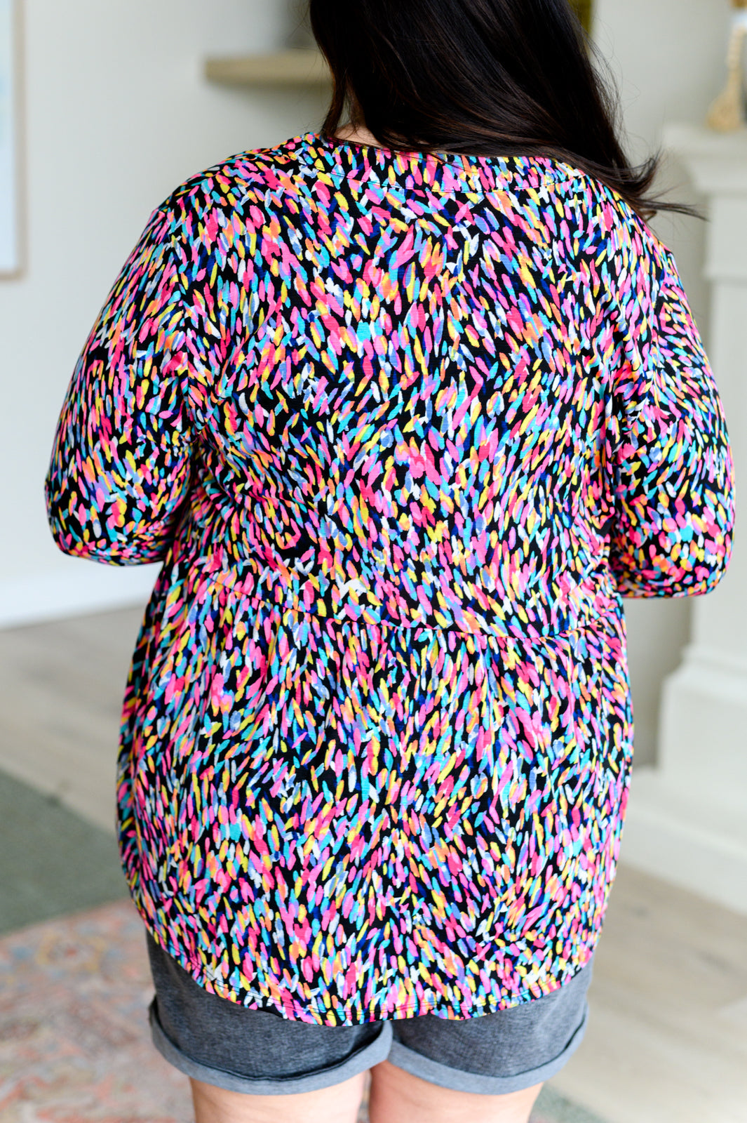 Top Babydoll Lizzy en negro con múltiples detalles pintados