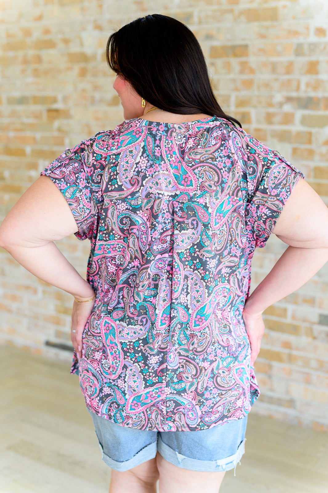 Blusa de manga corta Lizzy en color carbón y cachemir rosa