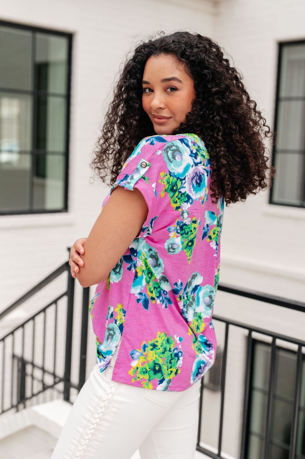 Blusa de manga corta Lizzy con estampado floral coral y azul