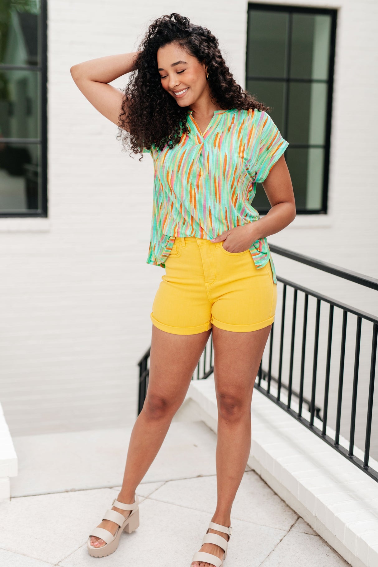 Blusa de manga corta Lizzy en rayas multicolor lima y esmeralda