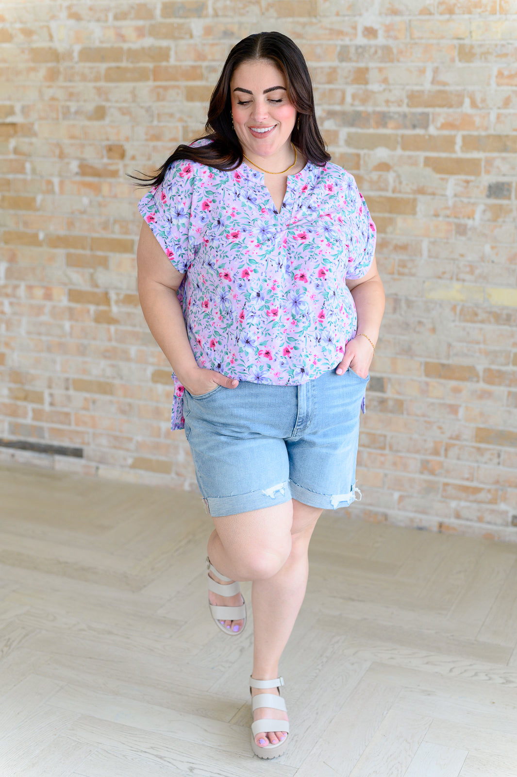 Blusa de manga corta Lizzy con estampado floral en lavanda apagado y rosa