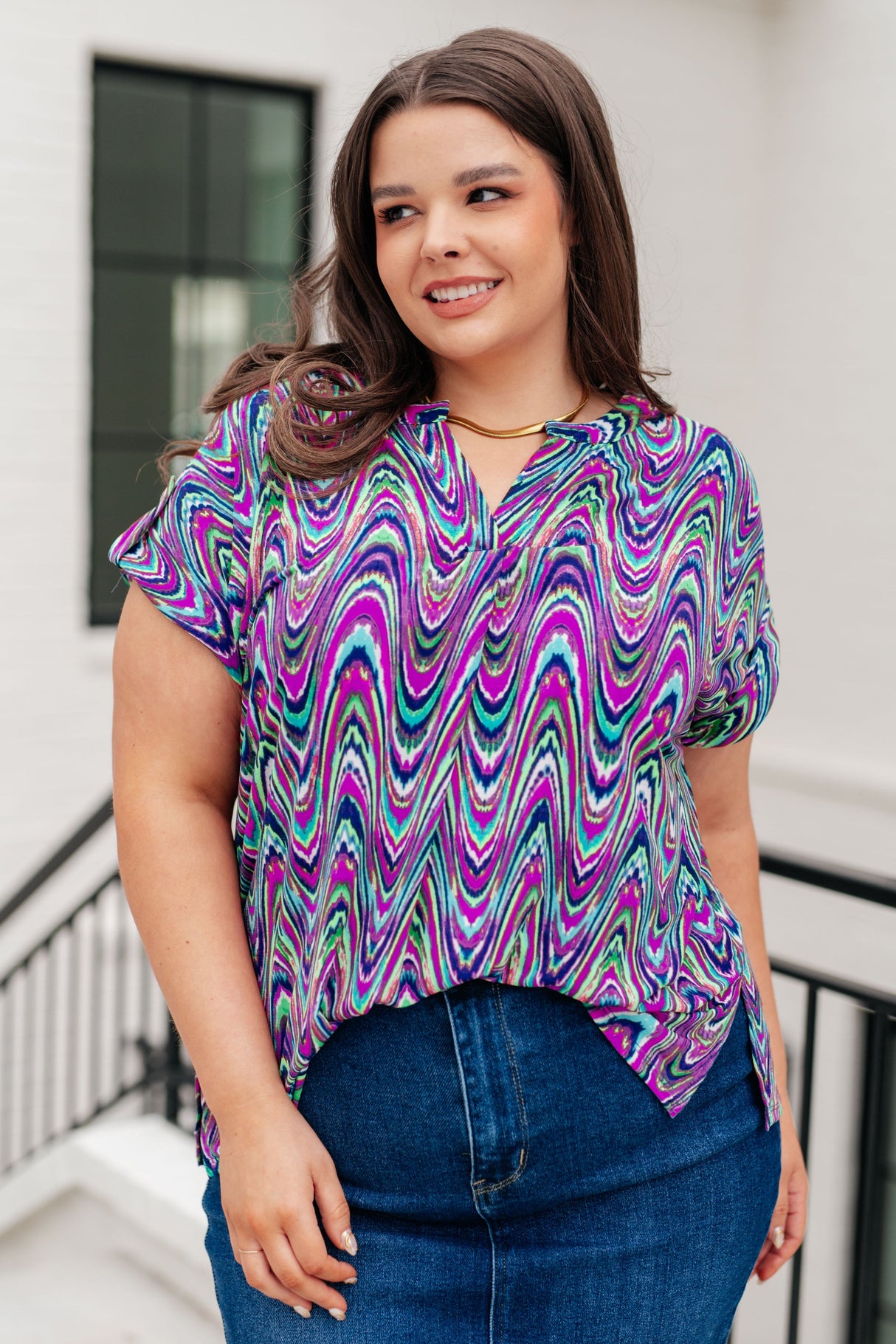Blusa de manga corta Lizzy en morado con efecto mármol
