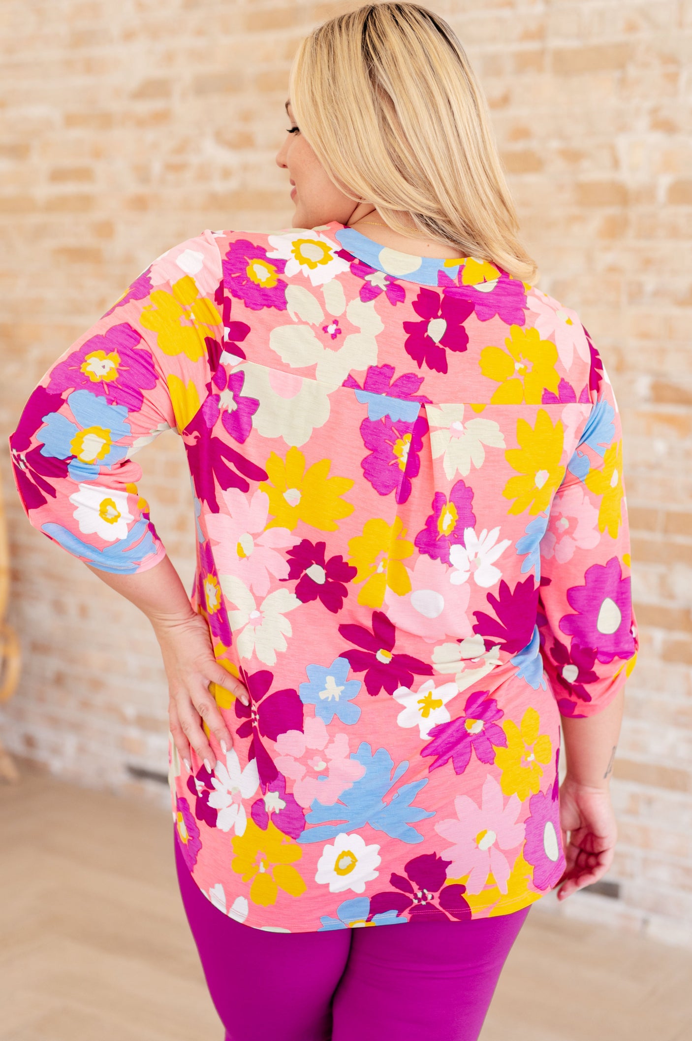 Lizzy Top con estampado floral en coral y magenta