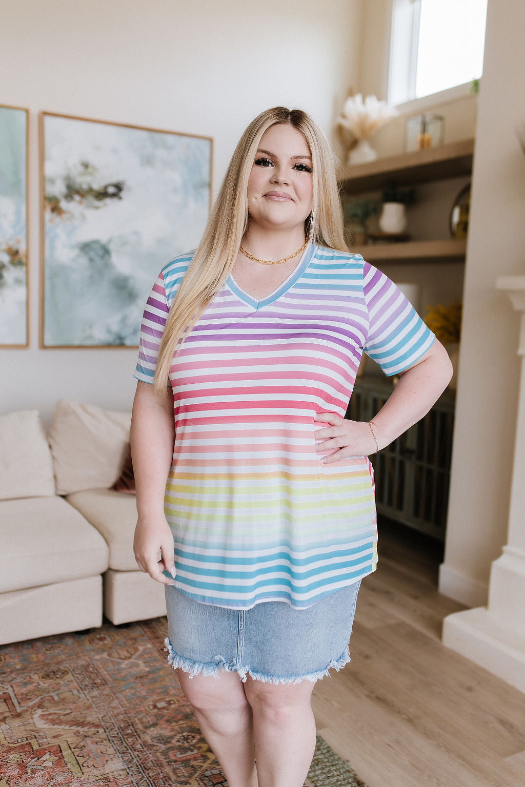 Buscando blusa de rayas con cuello en V de Rainbows