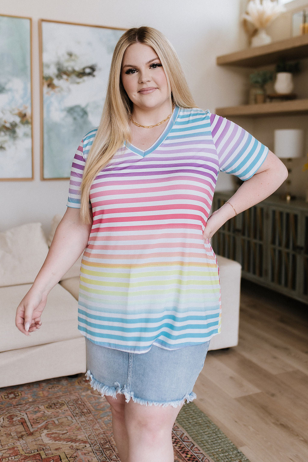 Buscando blusa de rayas con cuello en V de Rainbows