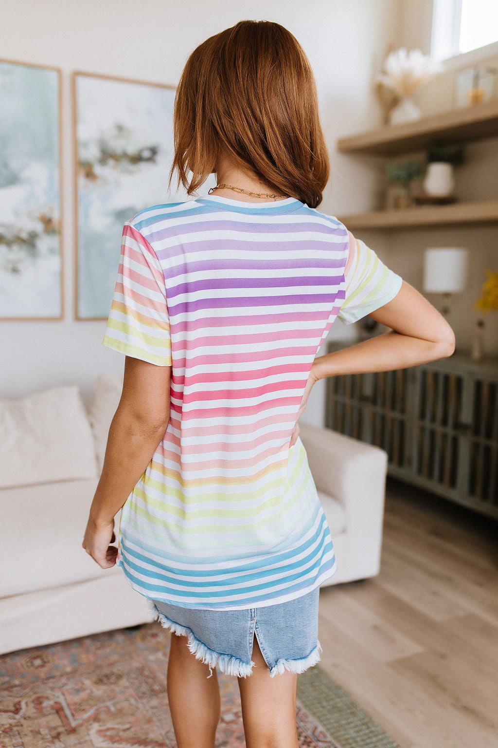Buscando blusa de rayas con cuello en V de Rainbows