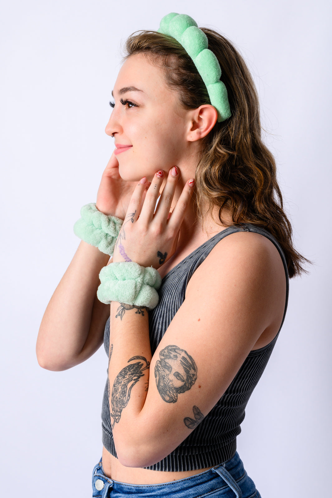 Conjunto de diadema y pulsera Lost in the Moment en verde