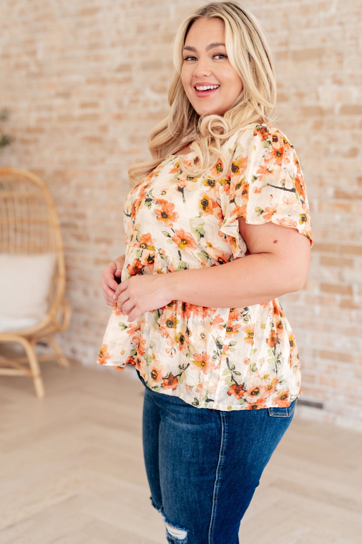 Blusa floral con cuello cuadrado de Magic Dance
