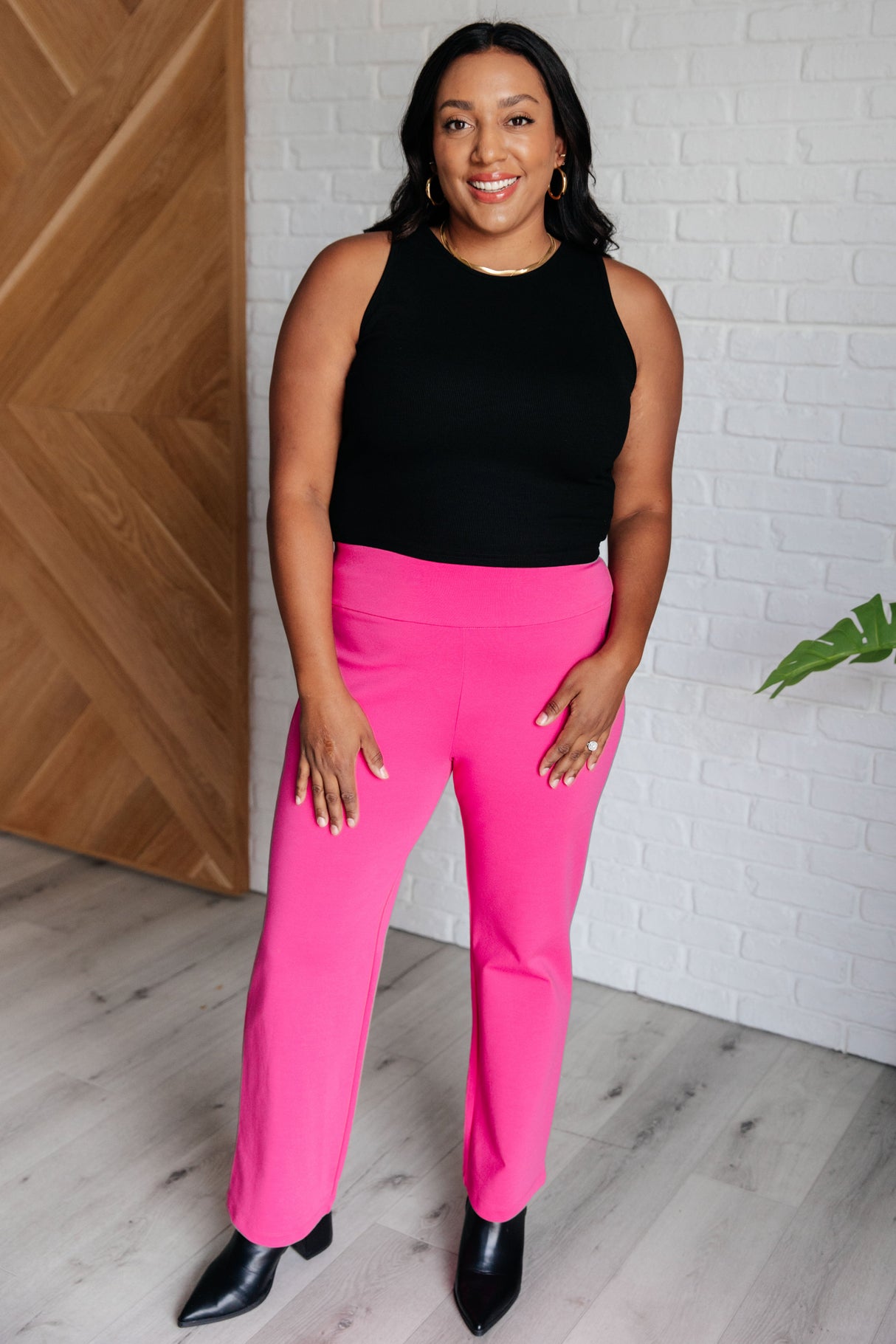 Pantalones rectos mágicos en rosa intenso