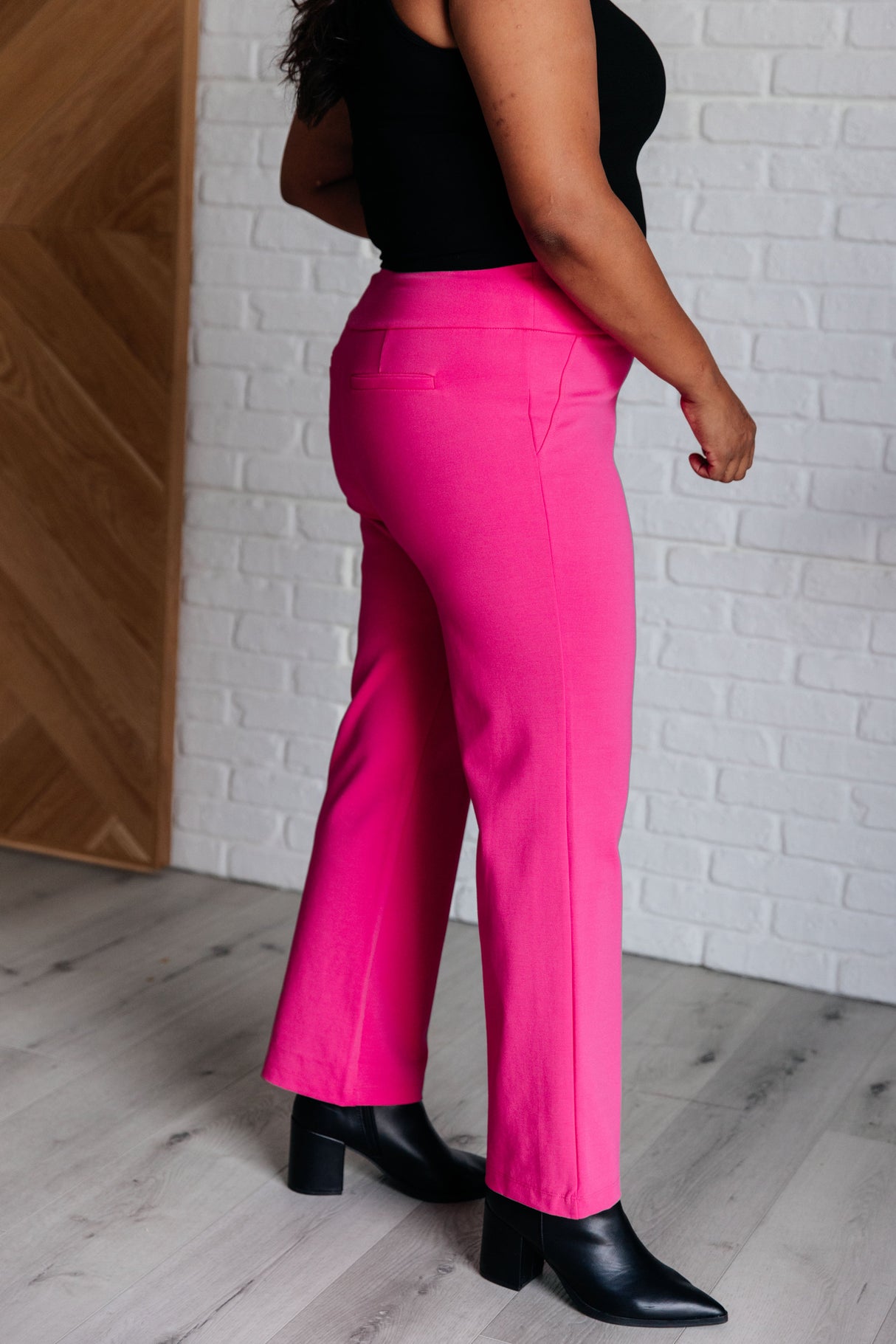 Pantalones rectos mágicos en rosa intenso