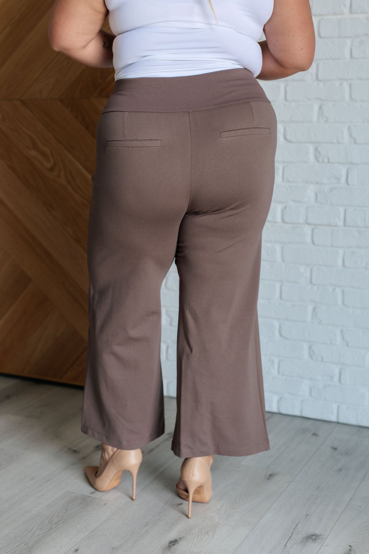 Pantalones cortos de pierna ancha Magic en moca oscuro