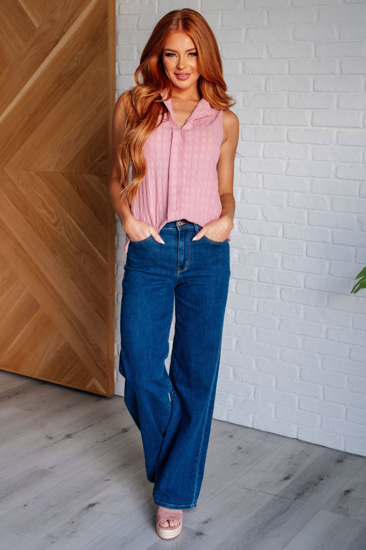 Blusa rosa sin mangas con pliegues al frente Matter of Fact