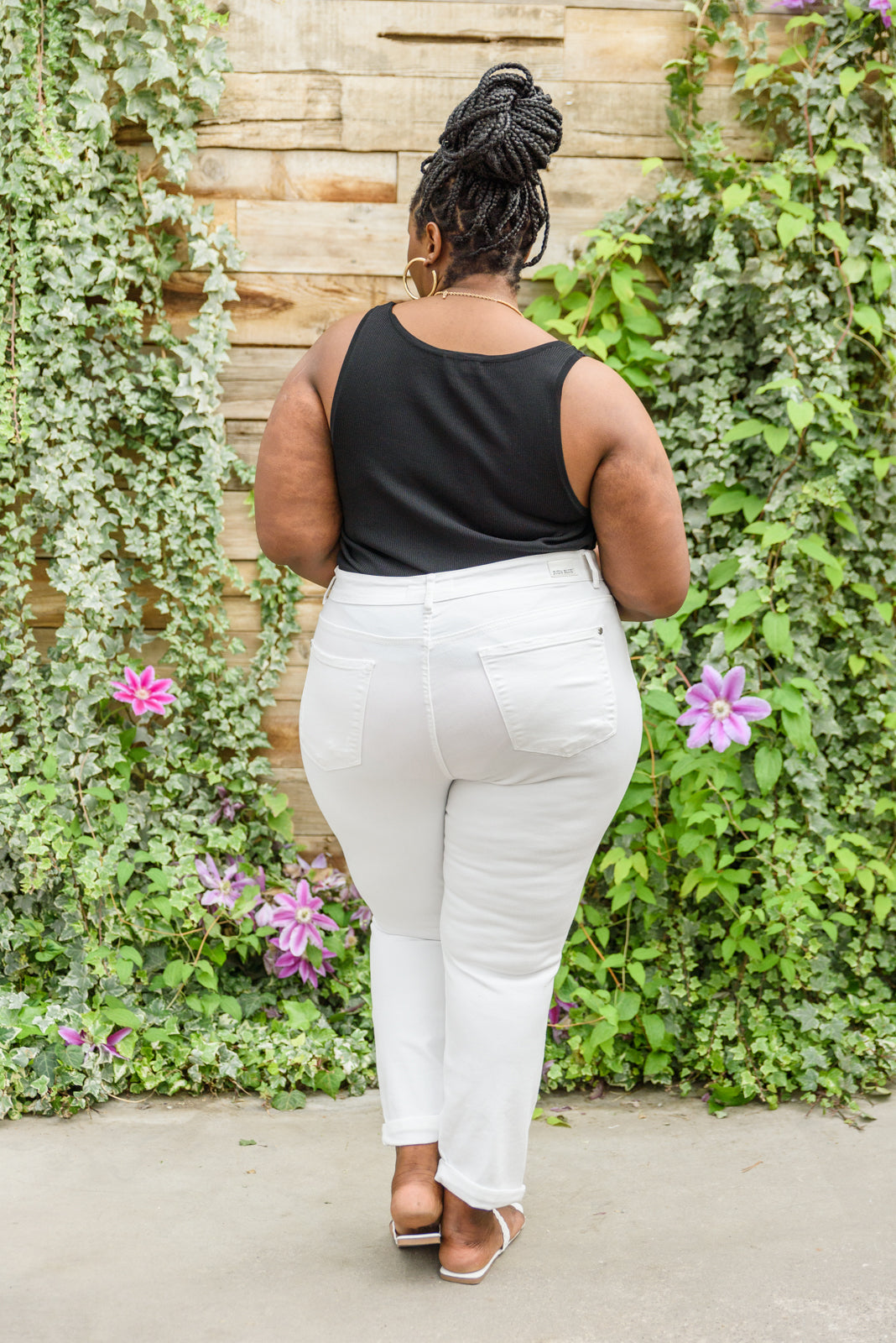 Jeans blancos desgastados de tiro medio estilo boyfriend