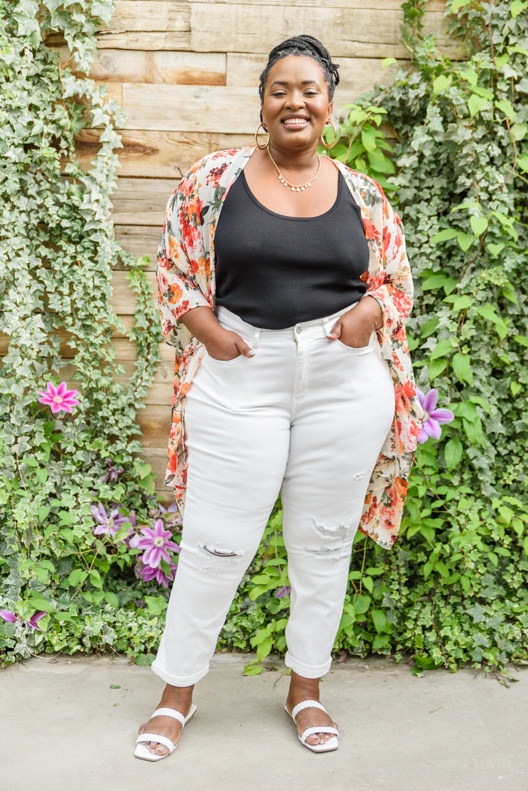 Jeans blancos desgastados de tiro medio estilo boyfriend