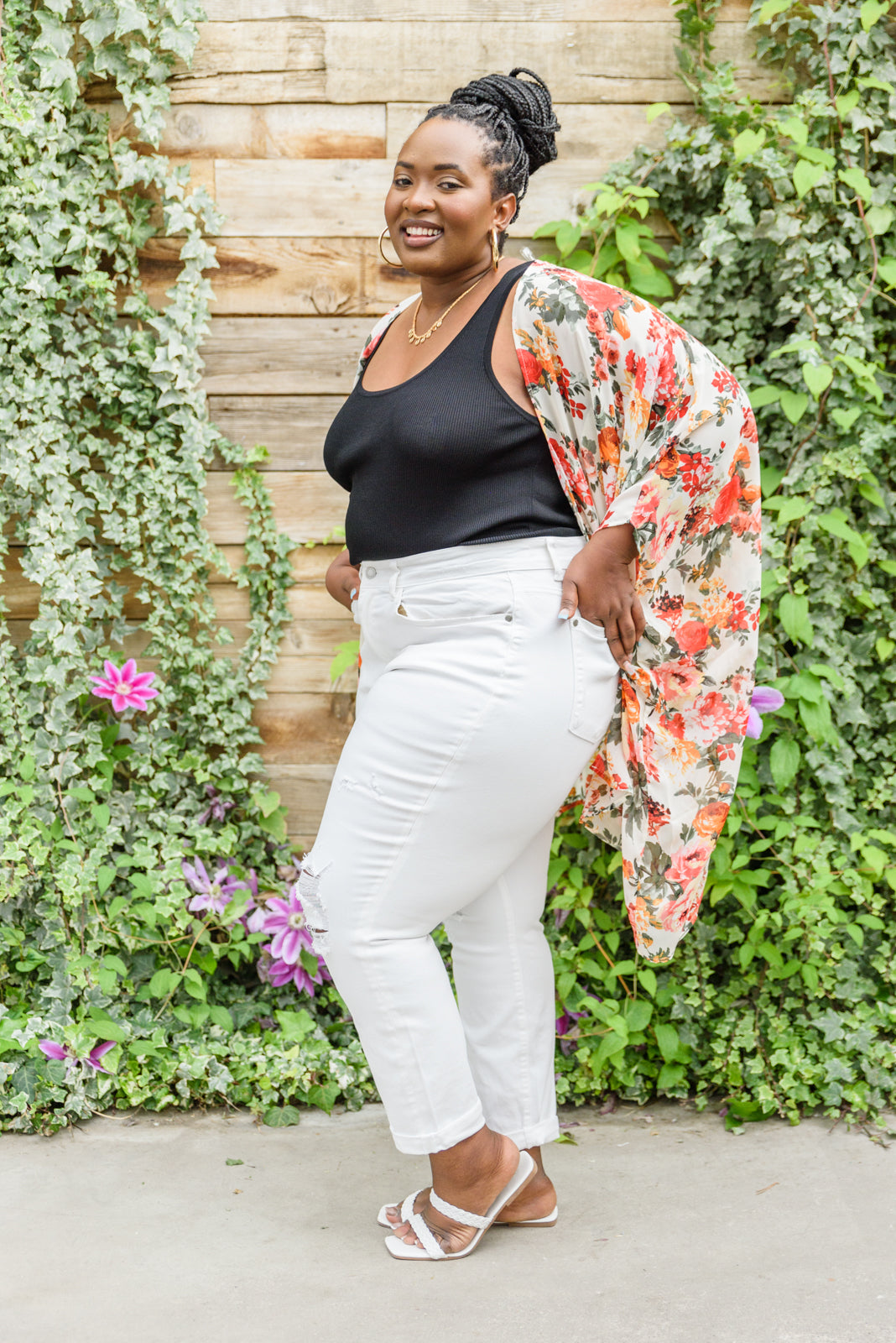 Jeans blancos desgastados de tiro medio estilo boyfriend