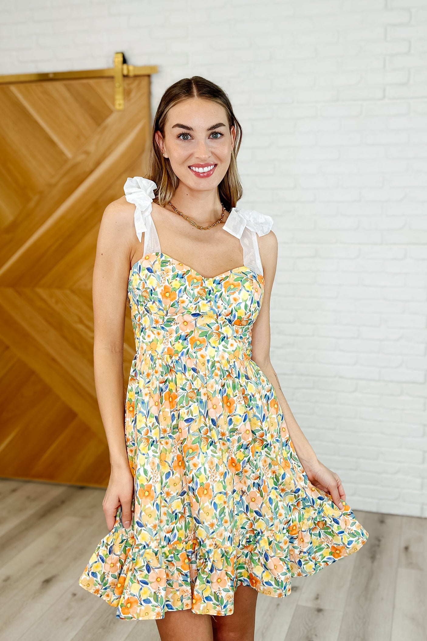 Vestido mini acampanado Miss Frills A Lot en naranja