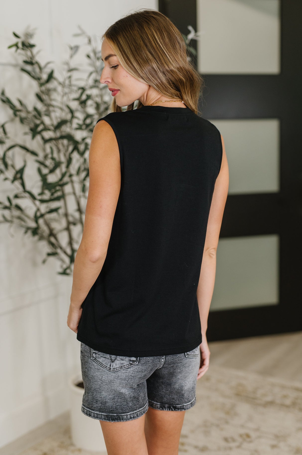 Top sin mangas con detalle plisado New Normal en negro