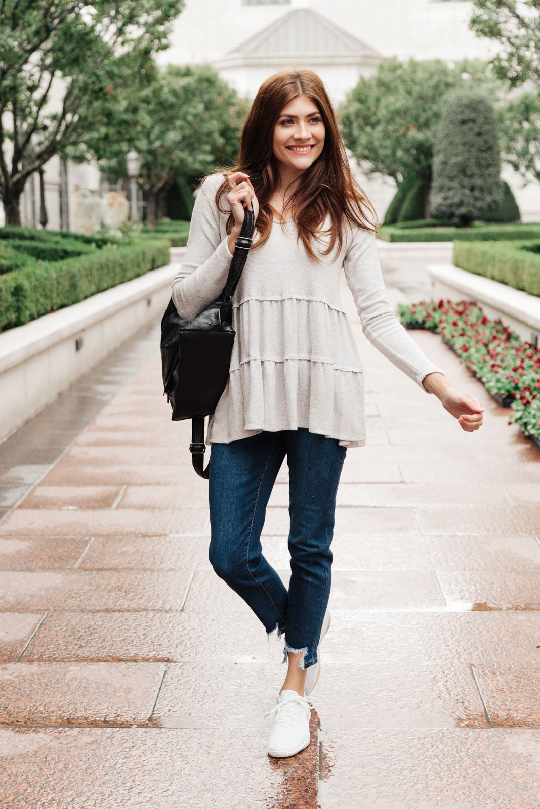 Blusa escalonada muy bien hecha en gris