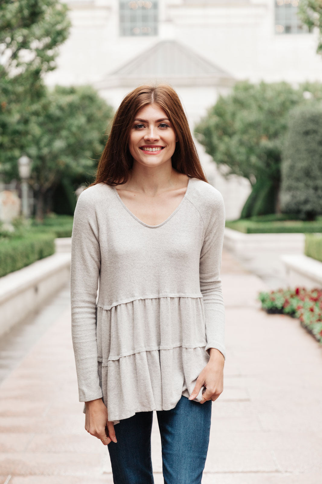 Blusa escalonada muy bien hecha en gris