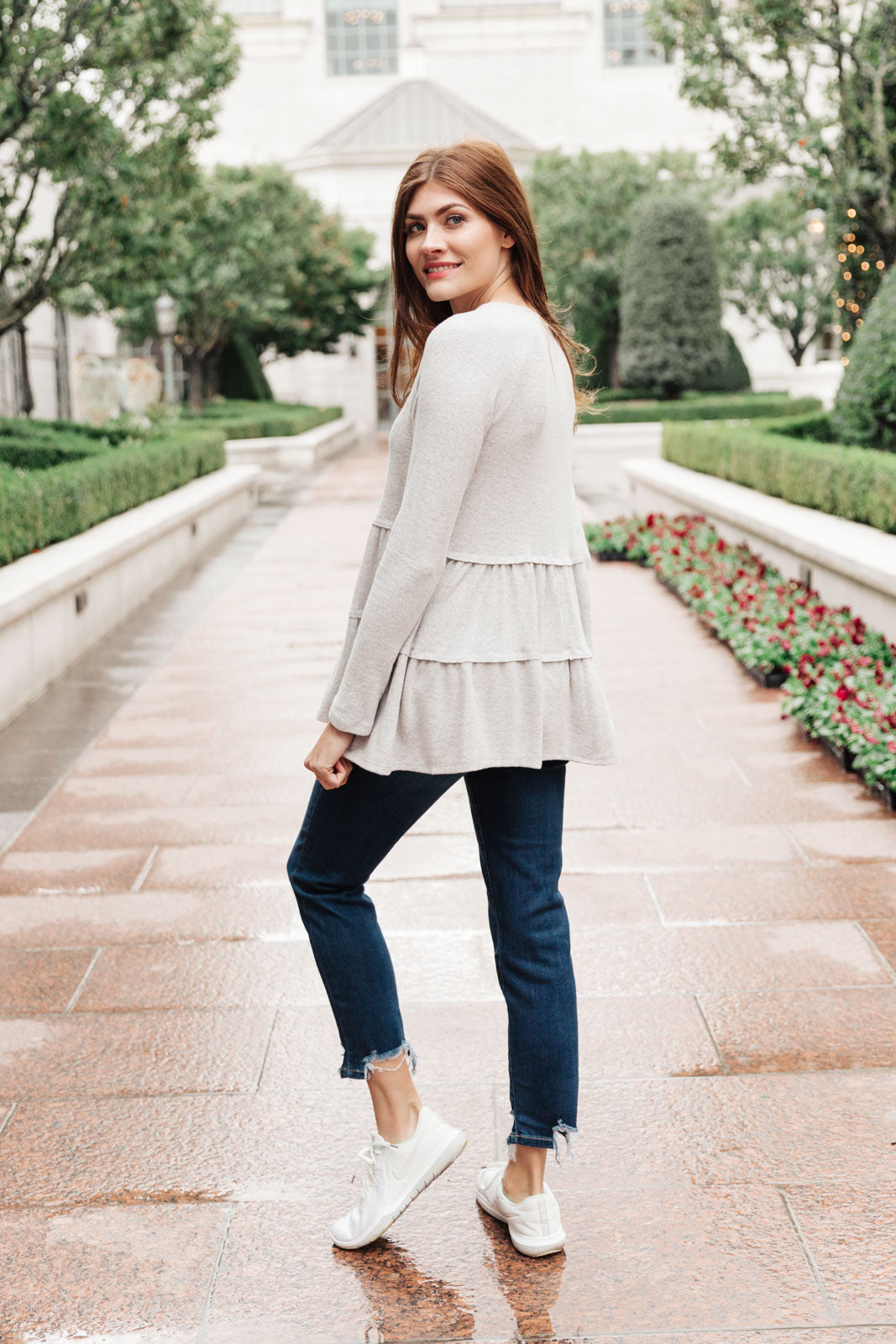 Blusa escalonada muy bien hecha en gris