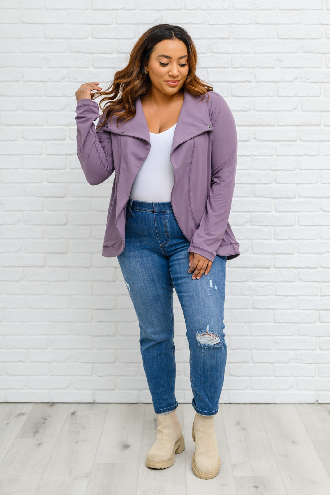 Jeggings estilo boyfriend de tiro medio y efecto desgastado de Nikki