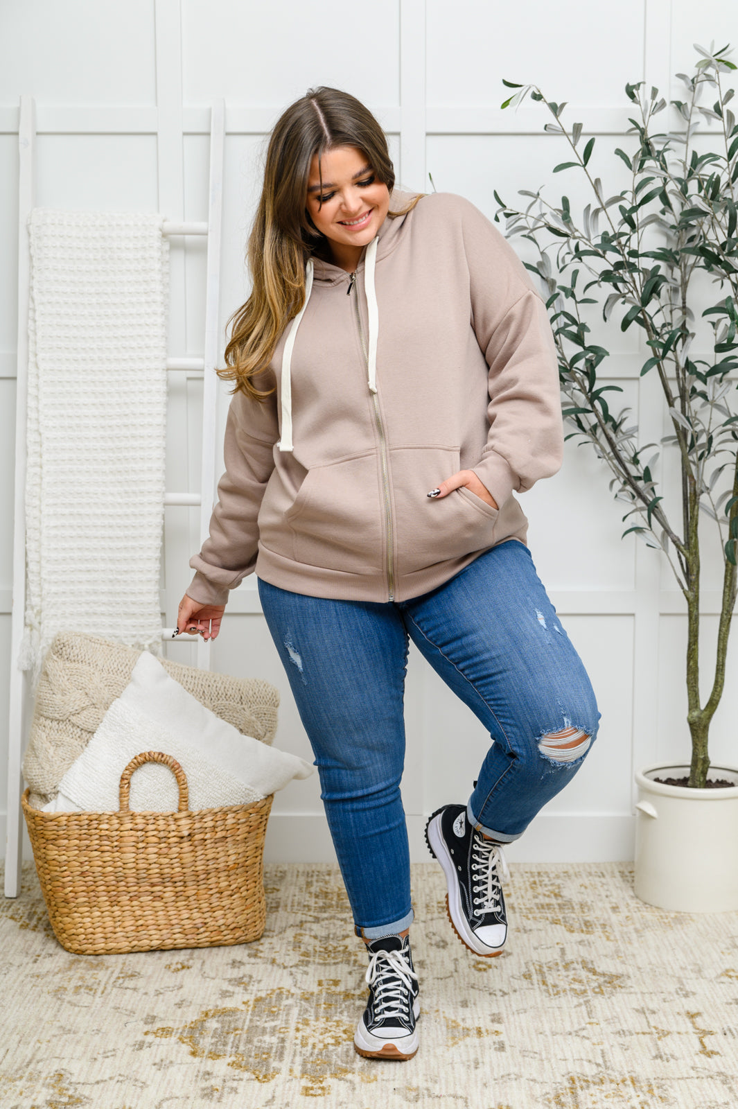 Jeggings estilo boyfriend de tiro medio y efecto desgastado de Nikki