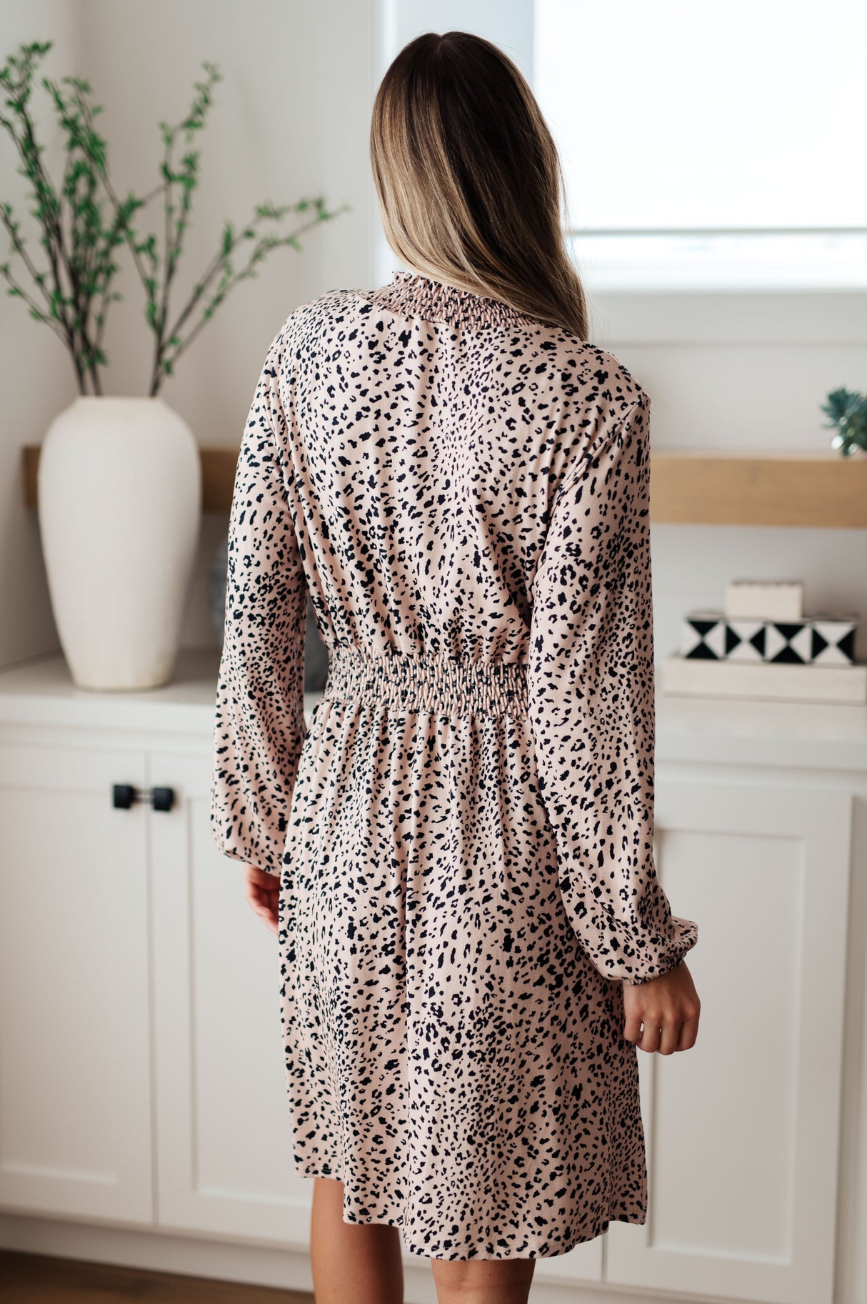 Vestido Ophelia con estampado animal y cintura fruncida