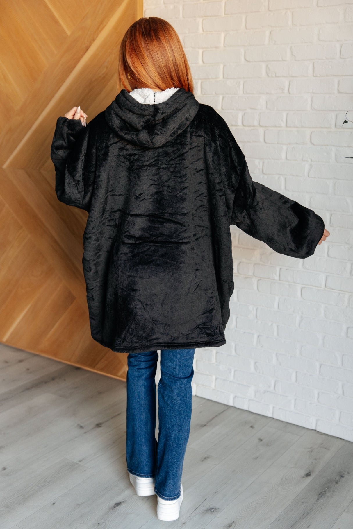 Sudadera con capucha extragrande de terciopelo negro