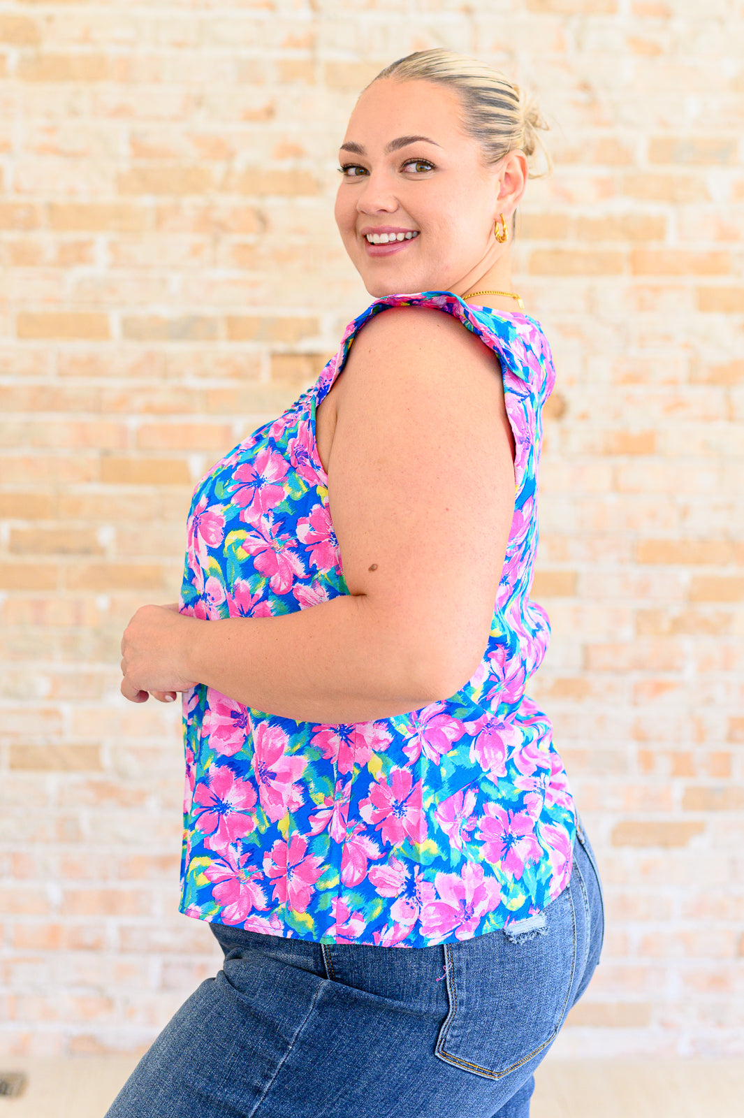 Blusa con mangas onduladas de Petals on the Moon en rosa rey