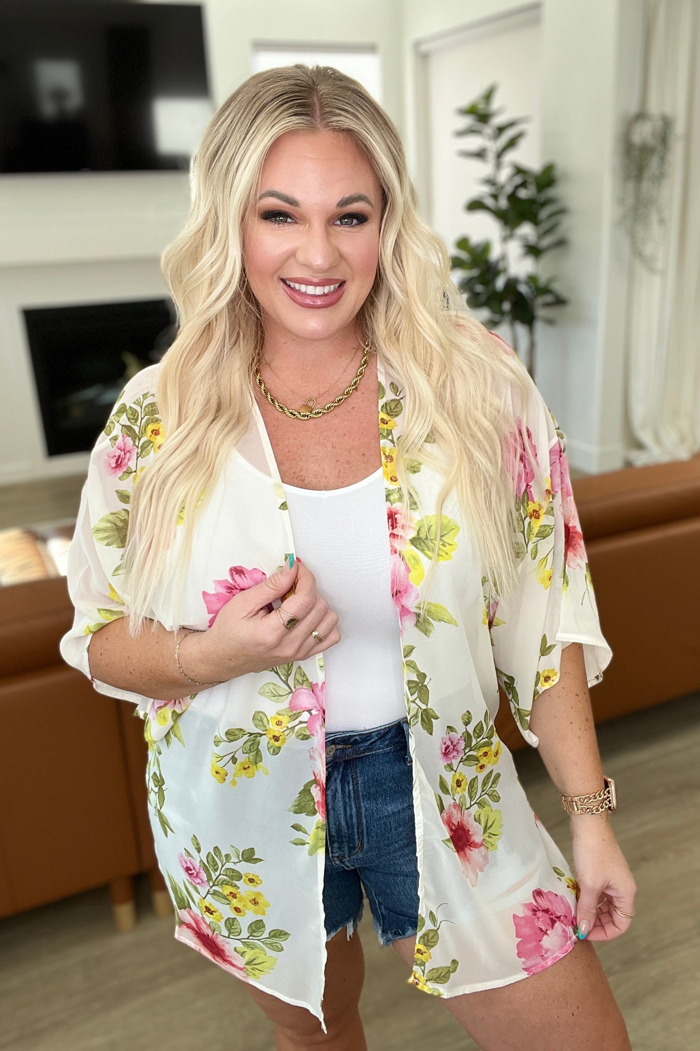 Sí, hicimos ese kimono floral en color marfil