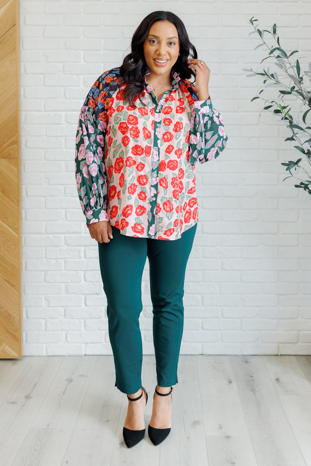 Blusa con botones y estampados mixtos de ideas presupuestas