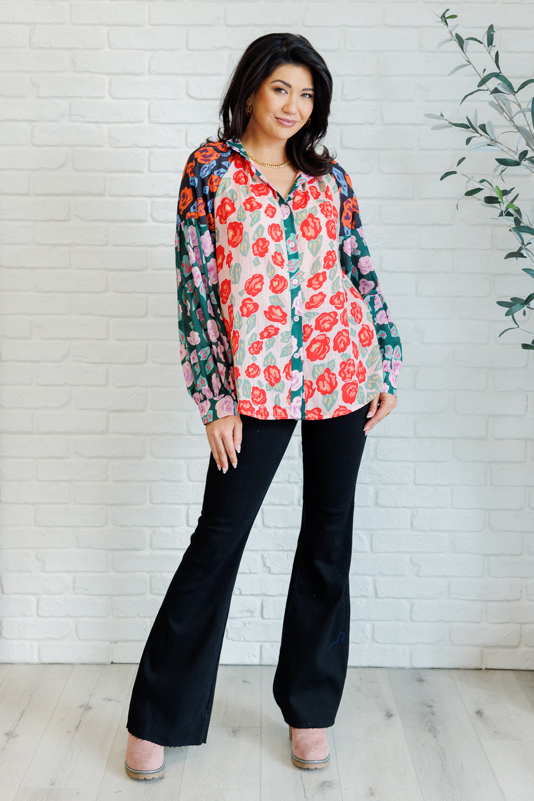 Blusa con botones y estampados mixtos de ideas presupuestas