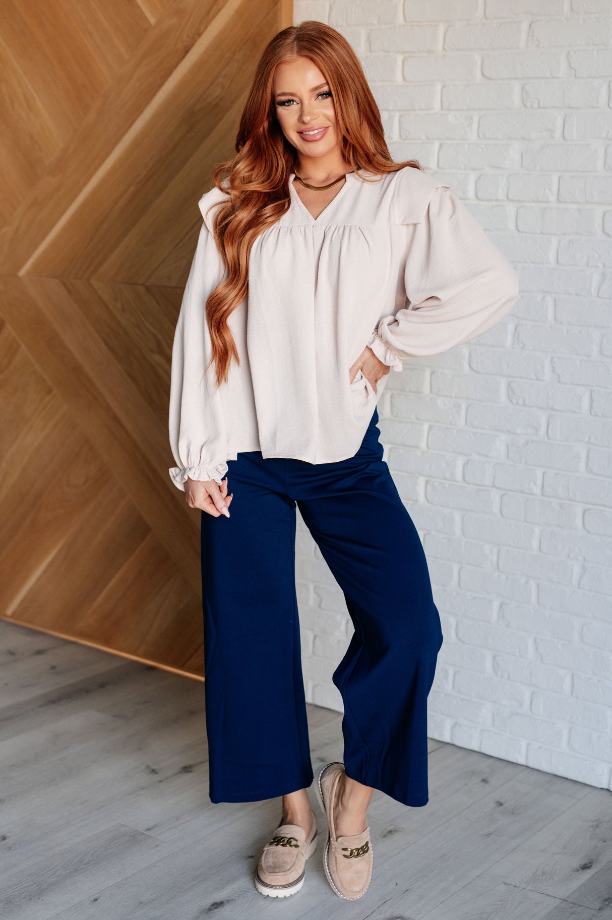 Ella debería entender la blusa con mangas globo