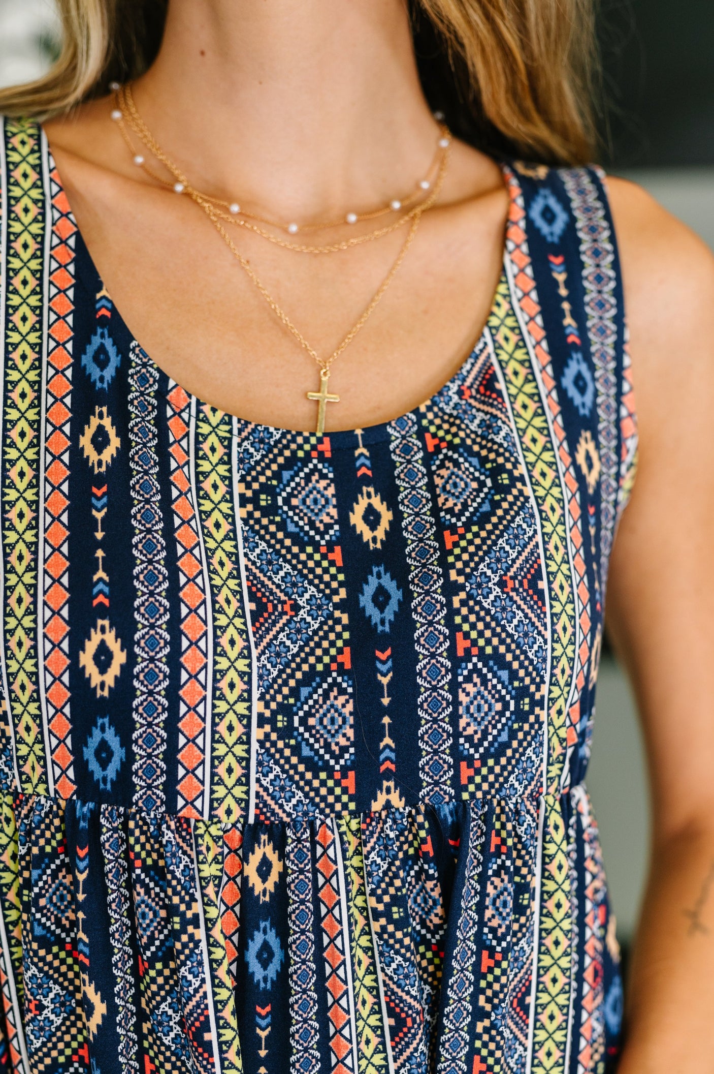 Vestido fruncido escalonado Sierra Spirit en azul marino