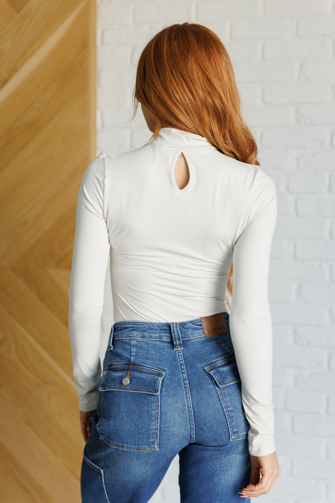 Body Simple Situation de cuello alto en blanco perla