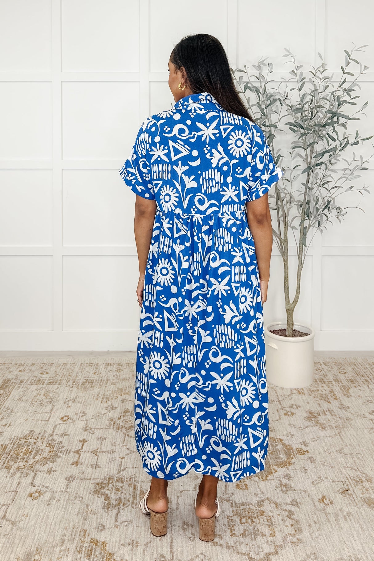Vestido Sonata suave con escote en V en azul